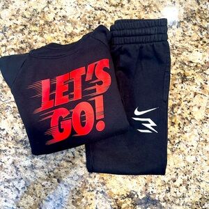 boys Nike jogging set (size8)